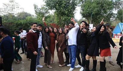 A batch of alumni posing together for a photo